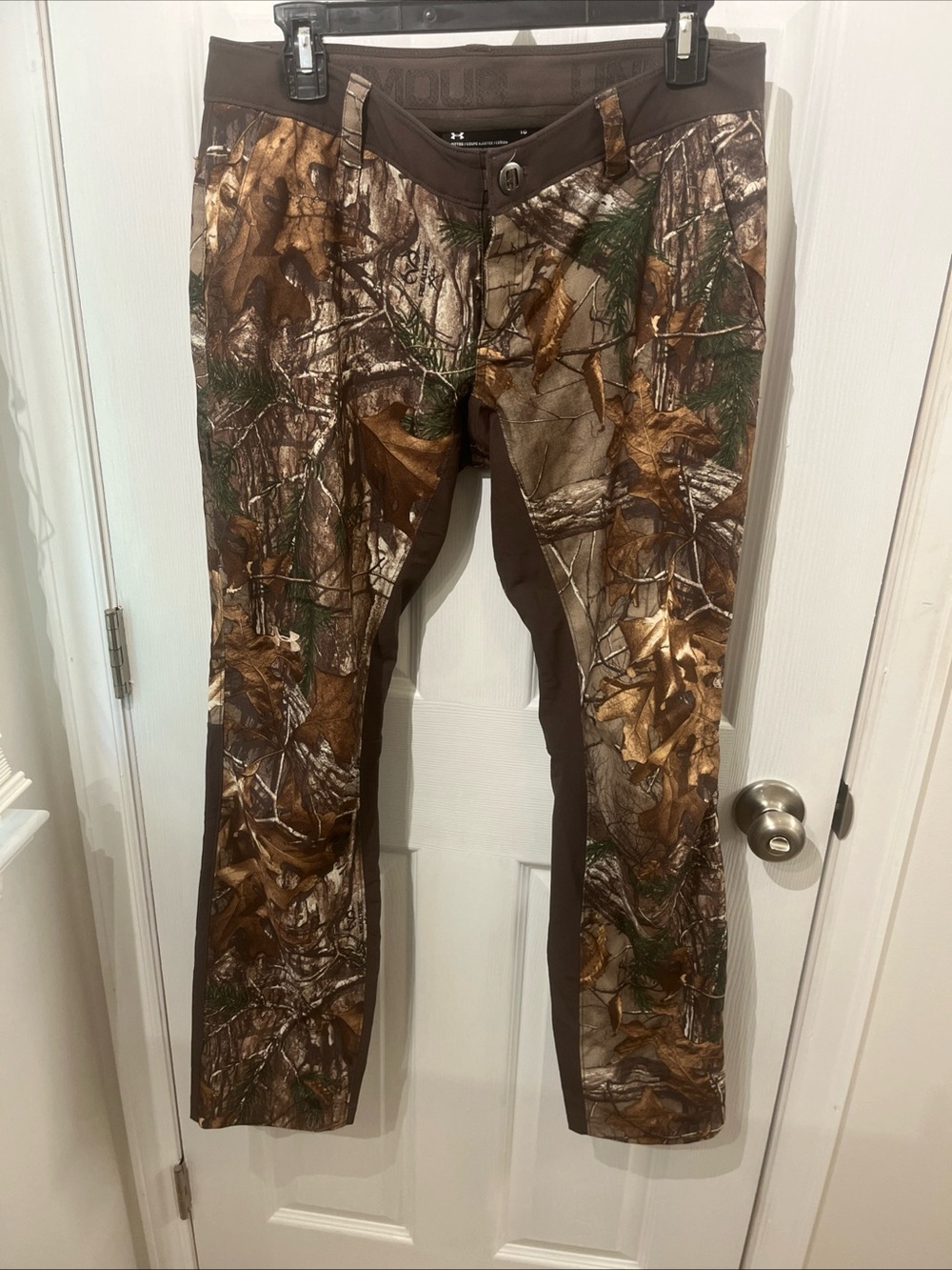 Under Armour women’s Brown Camo Performance Pants